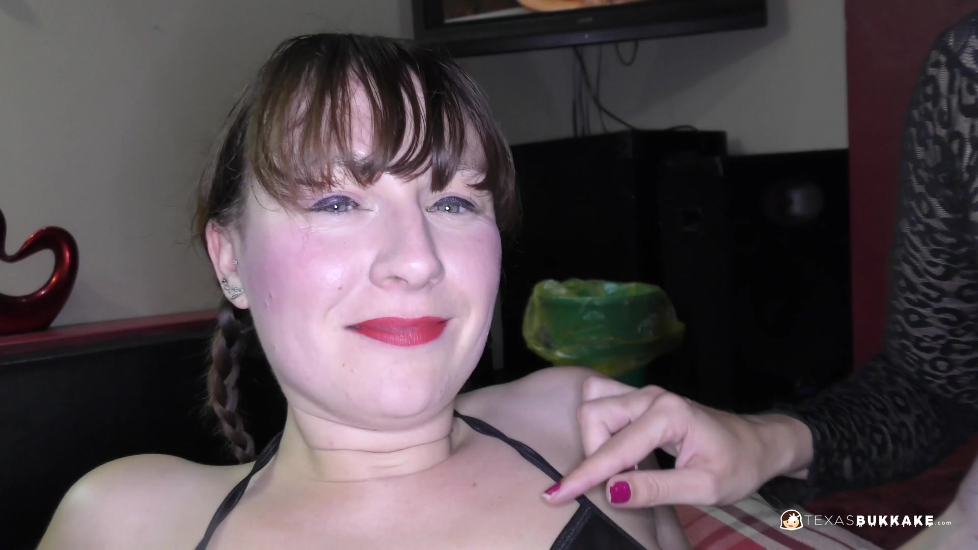 Cherri and Pixiee enjoy a gangbang